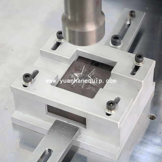 Ultrasonic V-shaped Webbing Cutting Machine