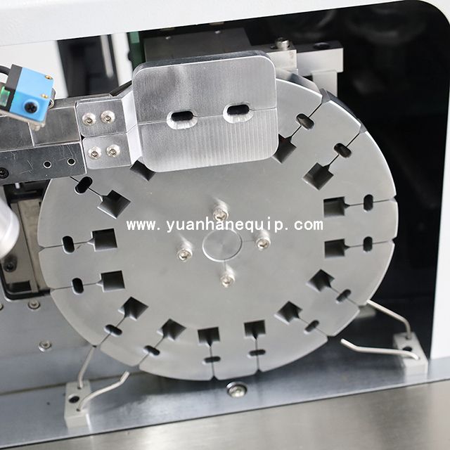 Máquina de inserção e selagem de tubos termoencolhíveis de arame