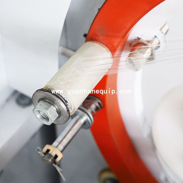 Máquina para envolver bobinas de cable con film estirable