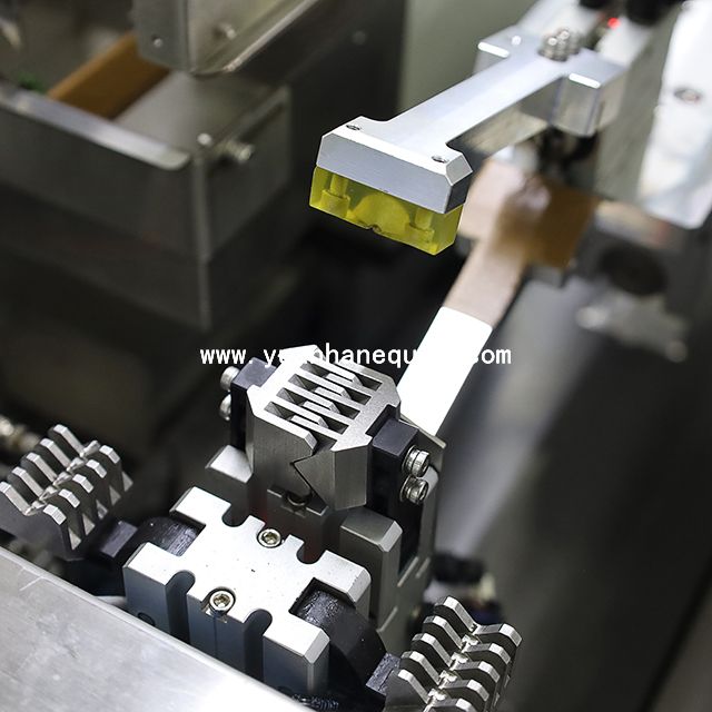 Automatic Wire Shielding Brushing and Twisting Machine