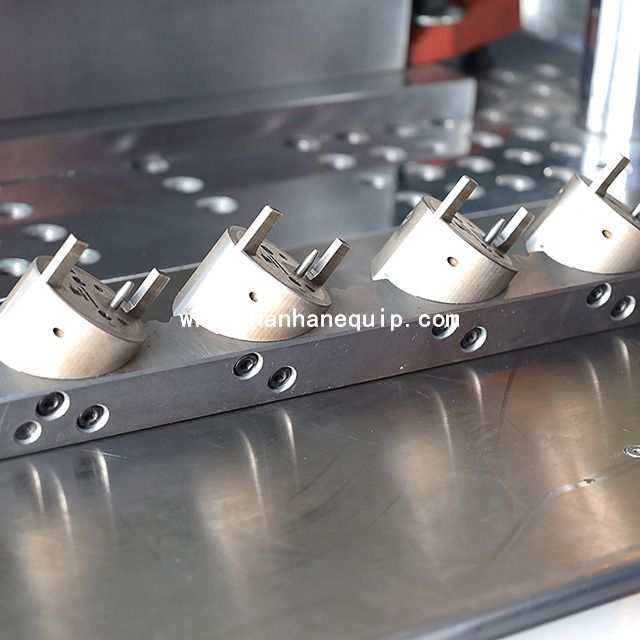Plug Injection Molding Machine