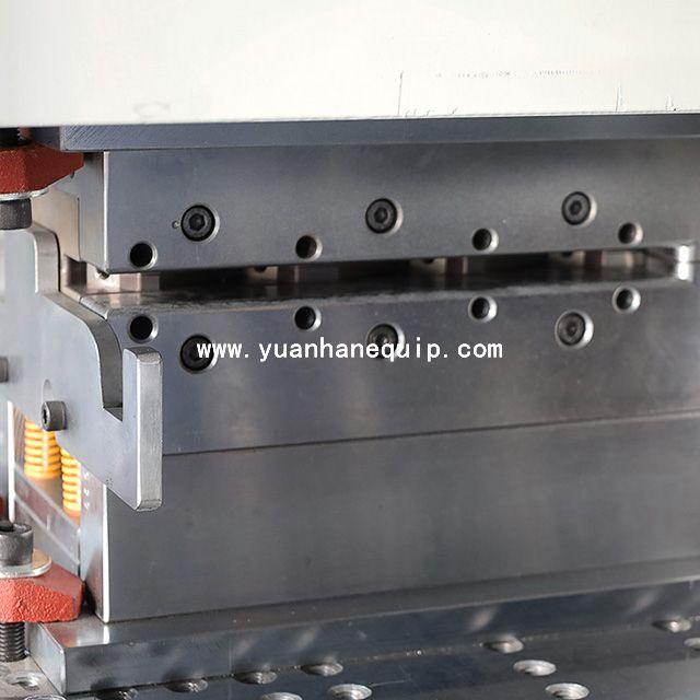 Plug Injection Molding Machine