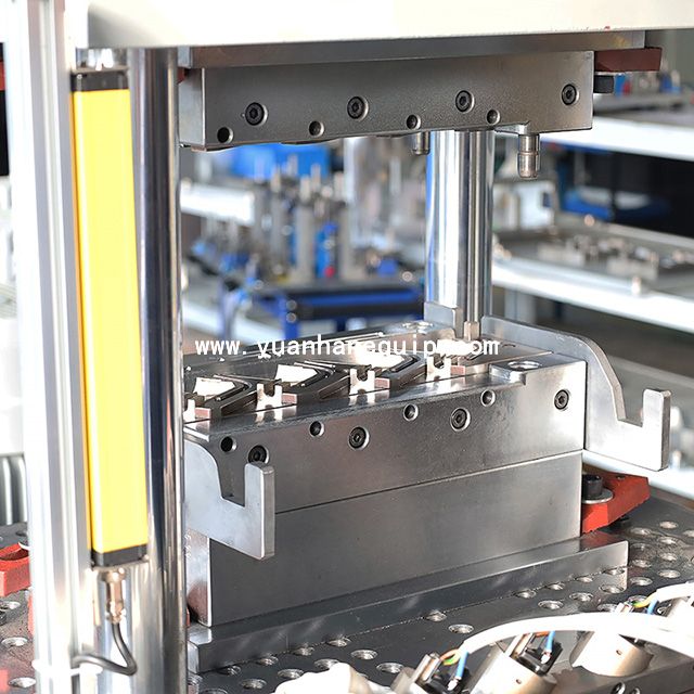 Plug Injection Molding Machine